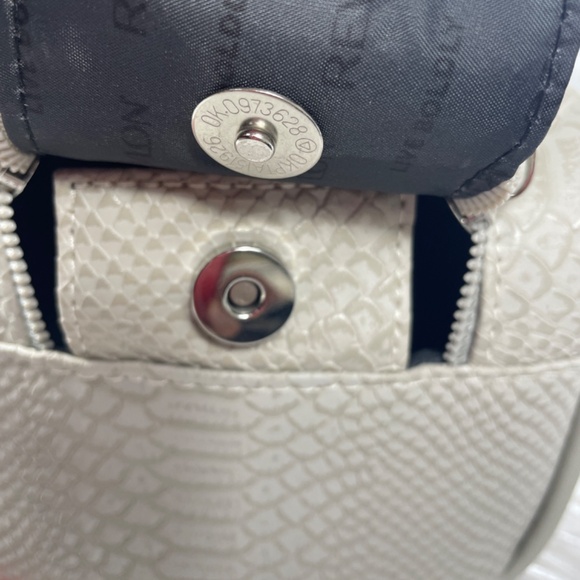 Five-Piece Hair Styling Kit including a Revlon Dual-Zip Toiletry Case - Picture 8 of 15